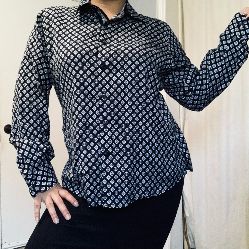 Foxcroft Wrinkle Free Shaped‎ Fit Button Down Shirt Black Geometric Print 10